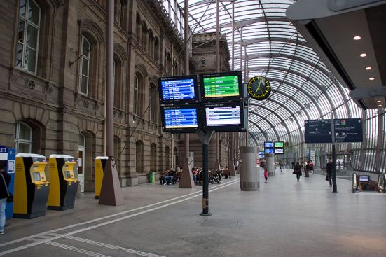 Hình 2. Nhà ga trung tâm Strasbourg, Pháp với lồng kính phủ công trình di sản [8]